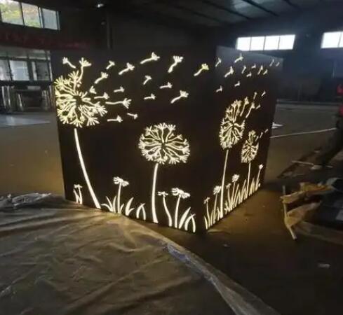 东方华侨农场耐候钢灯箱